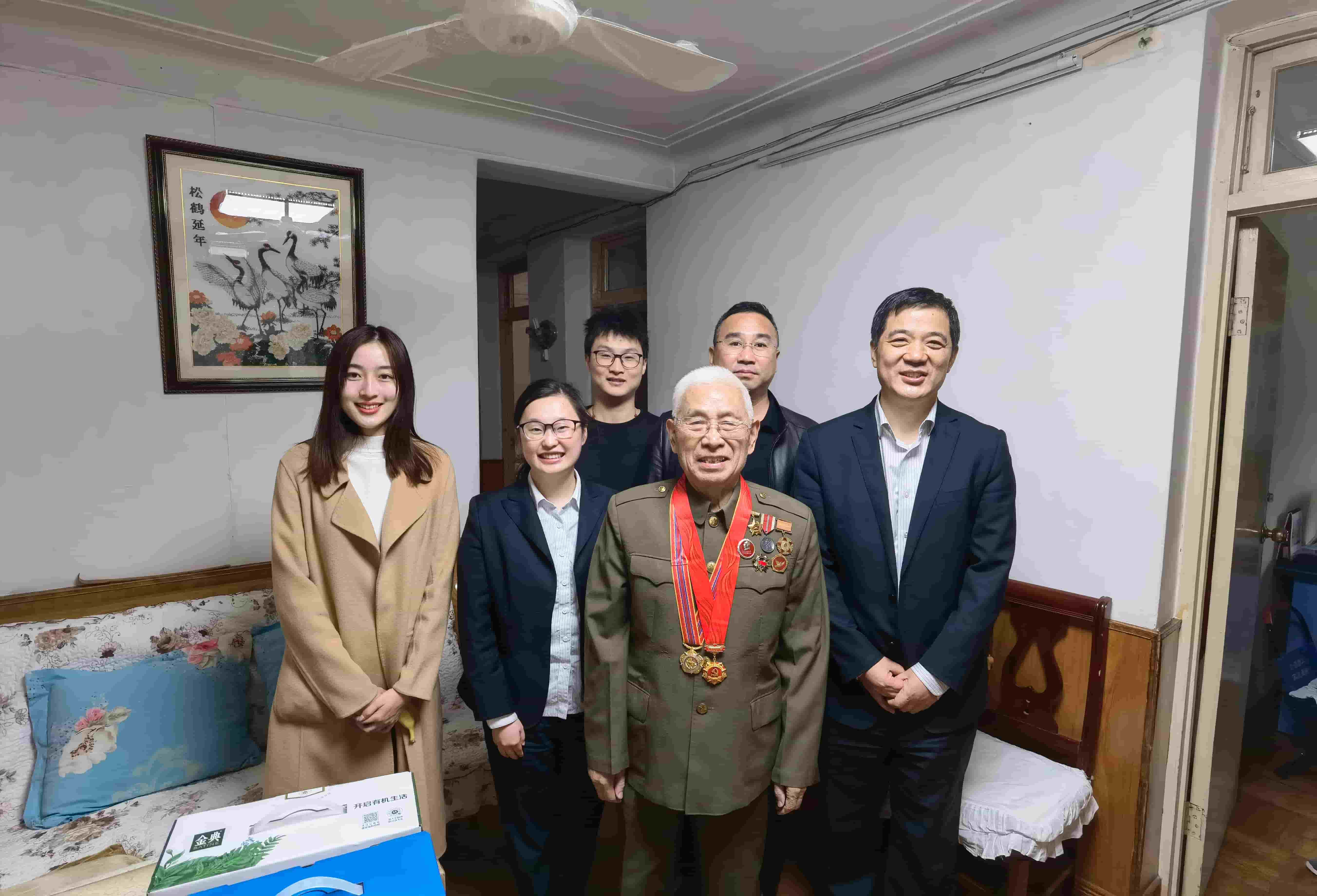freecompress-2021年11月19日，東華科技聯(lián)合合肥市軍隊離退休干部第四干休所黨支部，看展“憶黨史、悟初心、擔(dān)使命”主題活動
